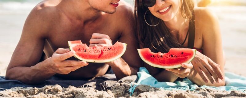 https://cdn-imgs.hotelgyms.com/_blog-images-prod_/featured_7-tips-for-healthy-eating-during-summer-vacation.jpg