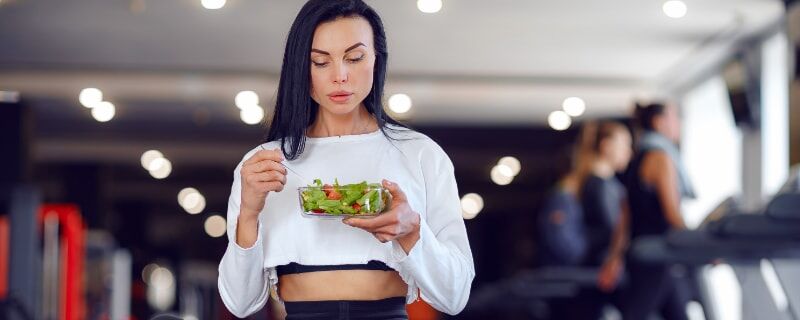 https://cdn-imgs.hotelgyms.com/_blog-images-prod_/featured_the-4-easiest-ways-to-eat-healthy-while-traveling-for-work.jpg